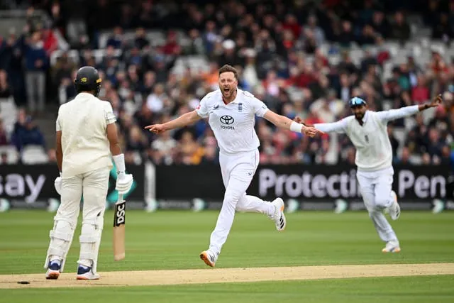 Ollie Robinson struck twice more on day three
