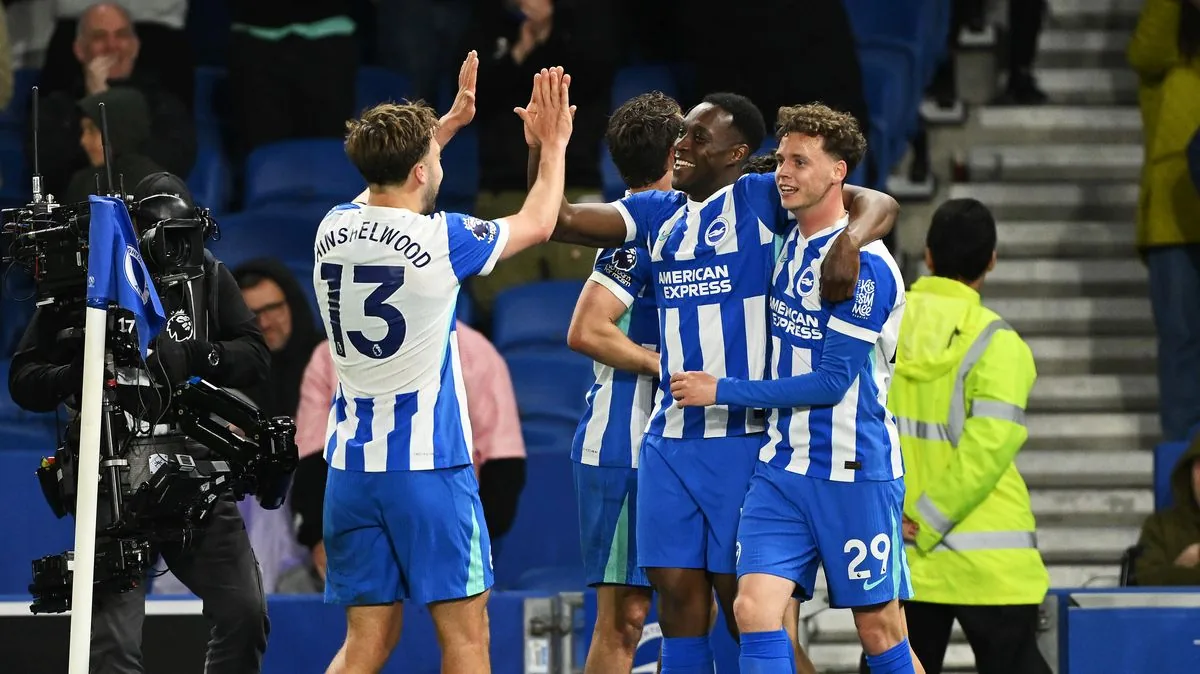Danny Welbeck transfer news: Chelsea hold positives talks with Brighton over signing of striker