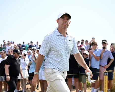 Rory McIlroy walks to the 8th tee