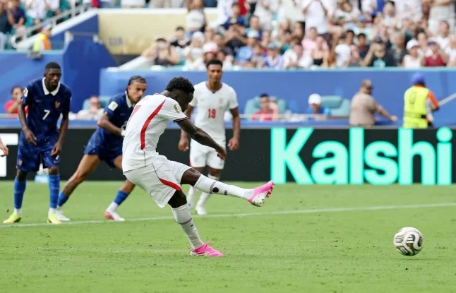 Soccer Football - FIFA World Cup 2026 - Bronze Final - France v England - Miami Stadium, Miami Gardens, Florida, U.S. - July 18, 2026 England's Bukayo Saka scores their fifth goal from the penalty spot to complete a hat-trick REUTERS/Paul Childs TPX IMAGES OF THE DAY